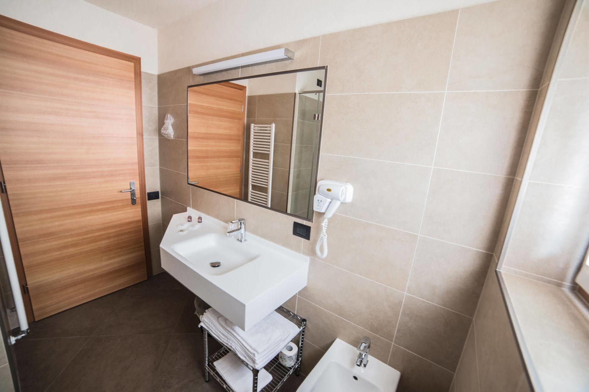 Hotel Garni Paradisi - Wellness & Spa Меццано Екстер'єр фото