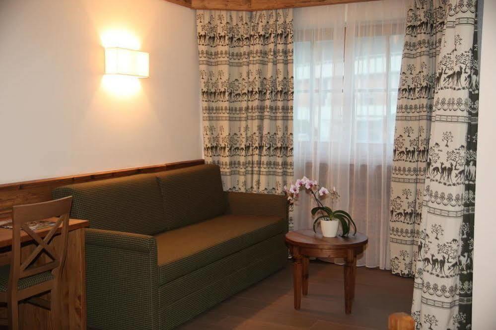 Hotel Garni Paradisi - Wellness & Spa Меццано Екстер'єр фото