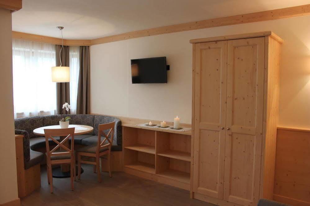 Hotel Garni Paradisi - Wellness & Spa Меццано Екстер'єр фото