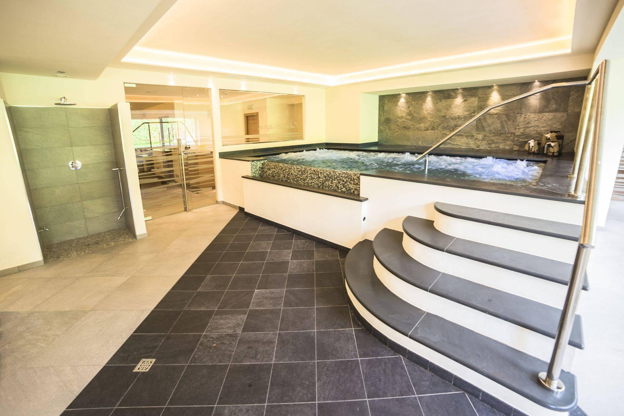 Hotel Garni Paradisi - Wellness & Spa Меццано Екстер'єр фото